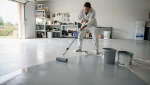 Peinture époxy pour sol : usages, pose, prix et limites
